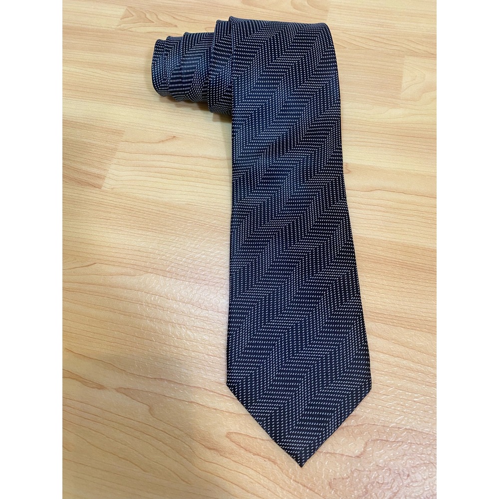 Giorgio Armani Mens Navy Blue White Chevron Zigzag Silk Tie Made in Italy